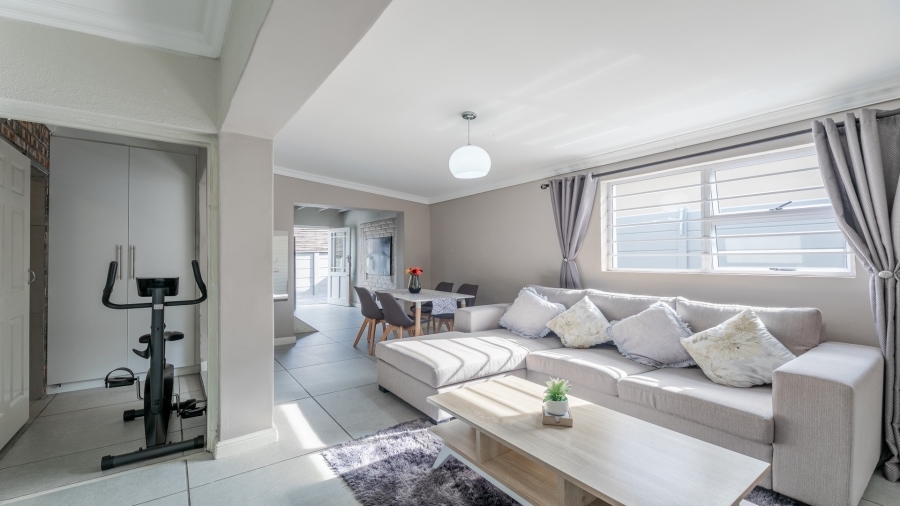 To Let 2 Bedroom Property for Rent in Avondale Western Cape